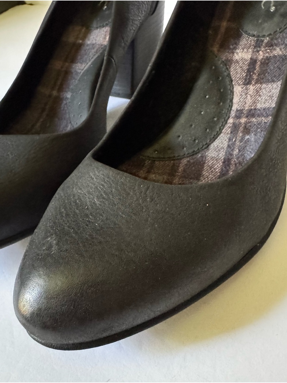 BOC Women’s 9M Black Leather Slip On Stacked Heel Pump Shoes Career